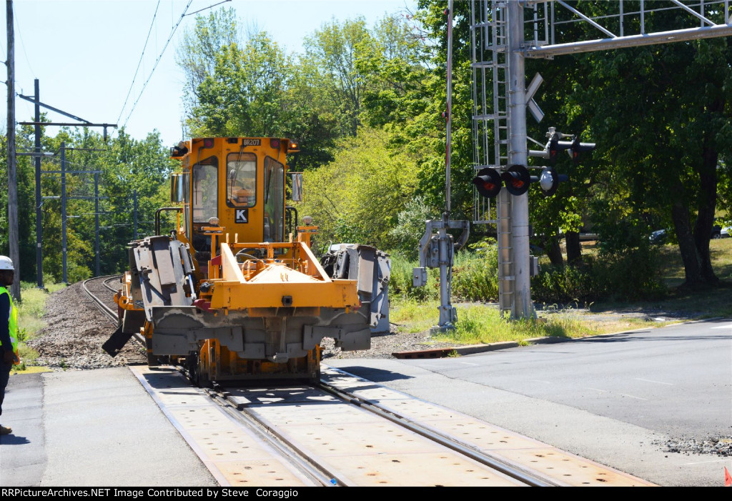 NJTR BR207 crossing Holland Avenue Grade